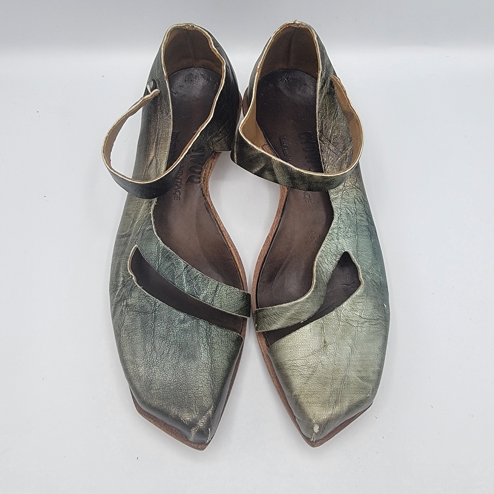 Cydwoq Elegant Green Handmaid Shoes - Picture 4 of 9